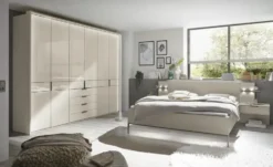 Drehtürenschrank