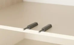 Drehtürenschrank mit Beleuchtung
