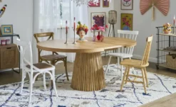 Holz-Stuhl mit Rattan-Sitzfläche in Antikoptik