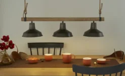 Pendelleuchte, 3-flammig, schwarz/Holz mit Tau