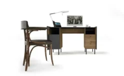 Schreibtisch