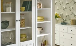 Vitrine aus Massivholz