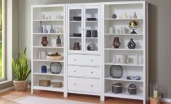Vitrine aus Massivholz